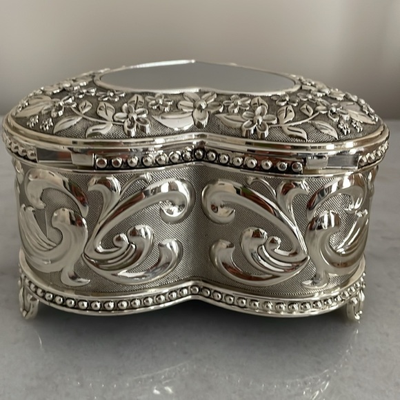 Things Remembered music box engraved Merry Christmas 2019 - Picture 5 of 12